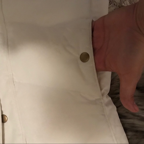 BANANA REPUBLIC DETACHABLE FAUX FUR HOODIE PUFFER - Picture 4 of 5